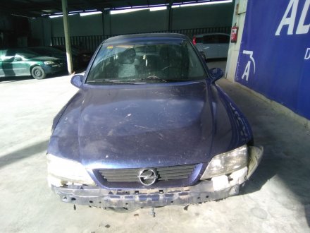 Vehiculo en el desguace: OPEL VECTRA B BERLINA 1.6 16V