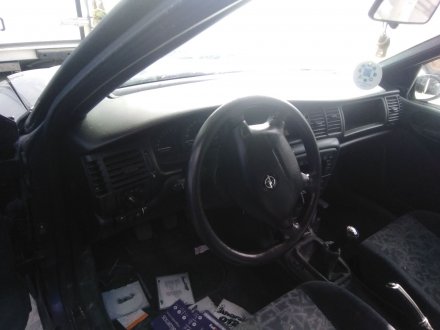 Vehiculo en el desguace: OPEL VECTRA B BERLINA 1.6 16V