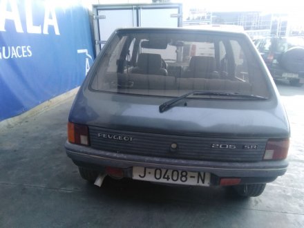 Vehiculo en el desguace: PEUGEOT 205 BERLINA *