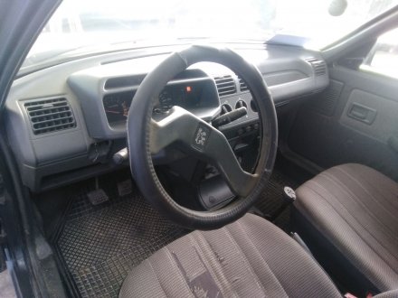 Vehiculo en el desguace: PEUGEOT 205 BERLINA *