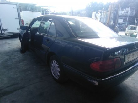 Vehiculo en el desguace: MERCEDES-BENZ CLASE E (W210) BERLINA 2.3 16V CAT