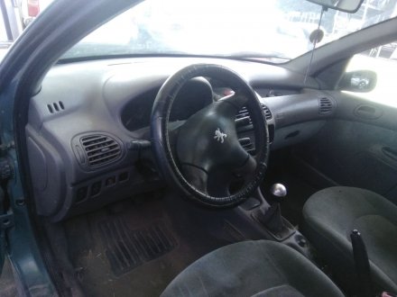 Vehiculo en el desguace: PEUGEOT 206 BERLINA XT