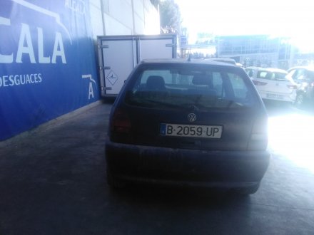 Vehiculo en el desguace: VOLKSWAGEN POLO BERLINA (6N1) Air