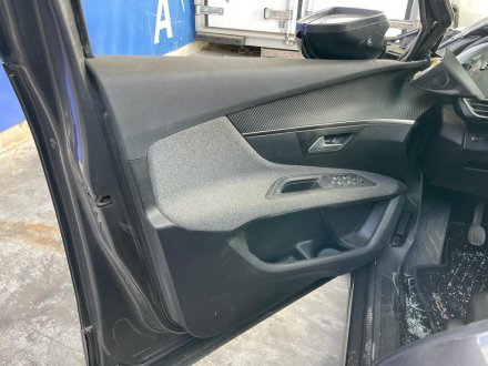 Vehiculo en el desguace: PEUGEOT 3008 *