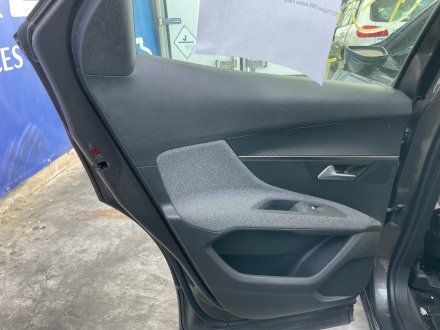 Vehiculo en el desguace: PEUGEOT 3008 *