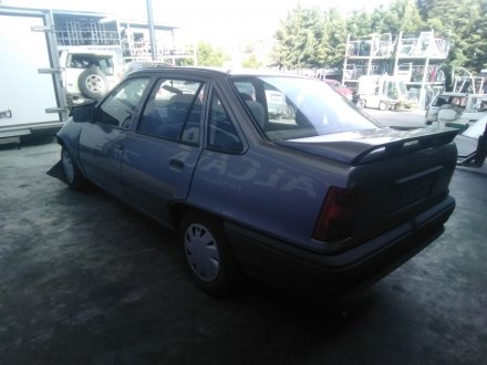 Vehiculo en el desguace: OPEL KADETT E GL Berlina