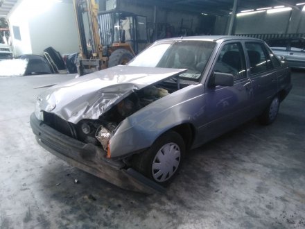 Vehiculo en el desguace: OPEL KADETT E GL Berlina