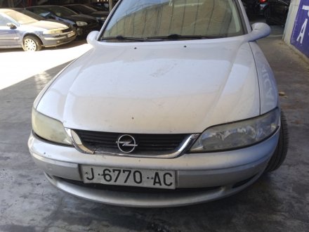 Vehiculo en el desguace: OPEL VECTRA B BERLINA Básico