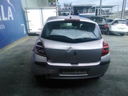 Vehiculo en el desguace: RENAULT CLIO III (BR0/1, CR0/1) 1.5 dCi (BR17, CR17)