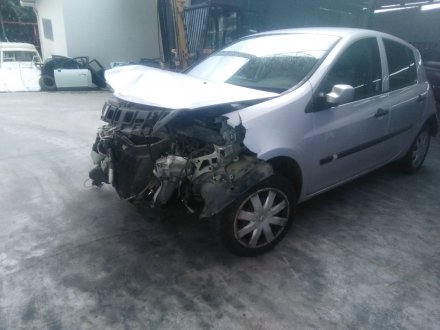 Vehiculo en el desguace: RENAULT CLIO III (BR0/1, CR0/1) 1.5 dCi (BR17, CR17)