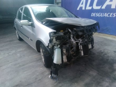 Vehiculo en el desguace: RENAULT CLIO III (BR0/1, CR0/1) 1.5 dCi (BR17, CR17)