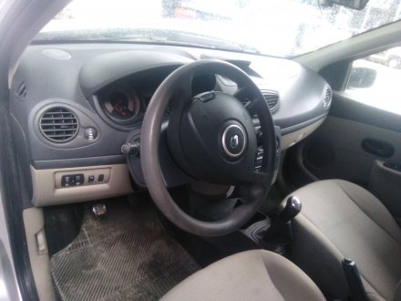 Vehiculo en el desguace: RENAULT CLIO III (BR0/1, CR0/1) 1.5 dCi (BR17, CR17)