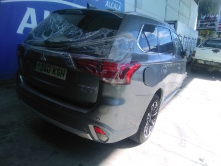 Vehiculo en el desguace: MITSUBISHI OUTLANDER III (GG_W, GF_W, ZJ, ZL, ZK) 2.0 Hybrid 4WD (GG2W)