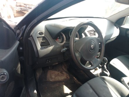 Vehiculo en el desguace: RENAULT MEGANE II (BM0/1_, CM0/1_) 1.9 dCi (BM0G, CM0G)