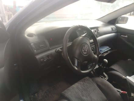 Vehiculo en el desguace: TOYOTA COROLLA (_E12_) 2.0 D-4D (CDE120R_, CDE120L_)