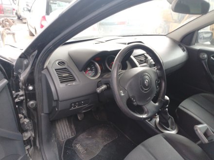 Vehiculo en el desguace: RENAULT MEGANE II Station Wagon (KM0/1_) 1.9 dCi (KMRG, KM1G, KM0G, KM2C)