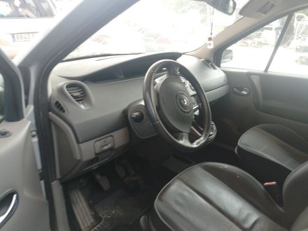 Vehiculo en el desguace: RENAULT SCÉNIC II (JM0/1_) 1.6 (JM0C, JM0J, JM1B)