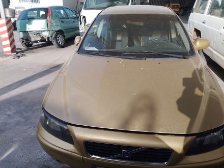 Vehiculo en el desguace: VOLVO S60 I (384) D5
