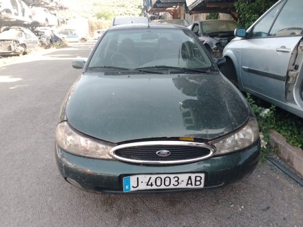 Vehiculo en el desguace: FORD MONDEO II (BAP) 2.0 i