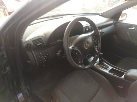 Vehiculo en el desguace: MERCEDES-BENZ CLASE C (W203) C 220 CDI (203.006)