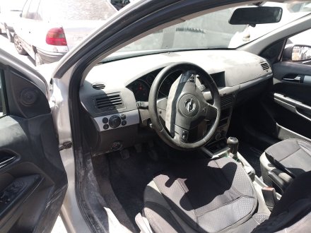 Vehiculo en el desguace: OPEL ASTRA H (A04) 1.7 CDTI (L48)