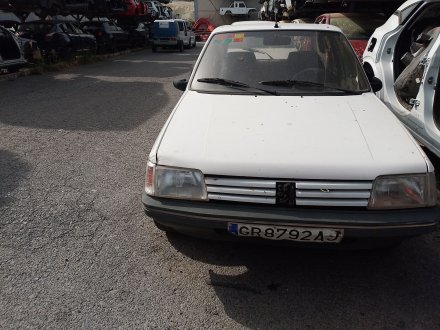 Vehiculo en el desguace: PEUGEOT 205 II (20A/C) 1.8 TD