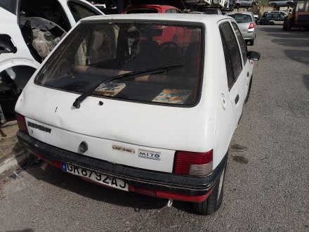 Vehiculo en el desguace: PEUGEOT 205 II (20A/C) 1.8 TD