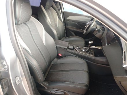Vehiculo en el desguace: PEUGEOT 308 III (FB_, FH_, FP_, F3_, FM_) BlueHDi 130 (FBYHZL, FBYHZT)