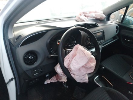 Vehiculo en el desguace: TOYOTA YARIS (_P13_) 1.5 Hybrid (NHP130_)