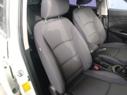 Vehiculo en el desguace: SSANGYONG TIVOLI 1.5