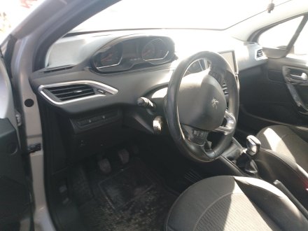 Vehiculo en el desguace: PEUGEOT 208 I (CA_, CC_) 1.4 HDi