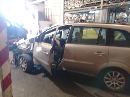 Vehiculo en el desguace: OPEL ZAFIRA / ZAFIRA FAMILY B (A05) 1.9 CDTI (M75)