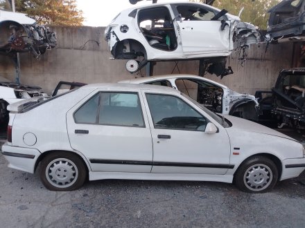 Vehiculo en el desguace: RENAULT 19 I (B/C53_) 1.7 (B/C53B)