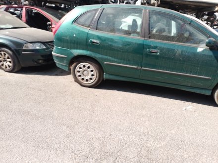 Vehiculo en el desguace: NISSAN ALMERA TINO (V10) 2.2 dCi