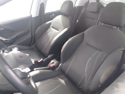 Vehiculo en el desguace: PEUGEOT 208 I (CA_, CC_) 1.6 HDi