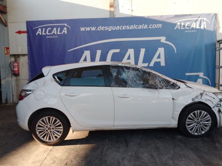 Vehiculo en el desguace: OPEL ASTRA J (P10) 1.6 CDTi (68)