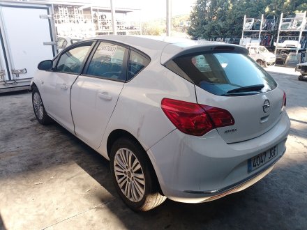 Vehiculo en el desguace: OPEL ASTRA J (P10) 1.6 CDTi (68)