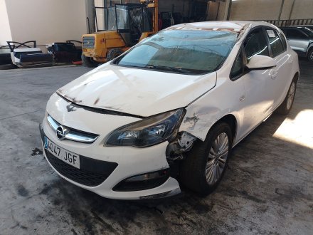 Vehiculo en el desguace: OPEL ASTRA J (P10) 1.6 CDTi (68)