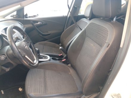 Vehiculo en el desguace: OPEL ASTRA J (P10) 1.6 CDTi (68)