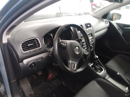 Vehiculo en el desguace: VOLKSWAGEN GOLF VI (5K1) 1.6 TDI