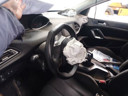 Vehiculo en el desguace: PEUGEOT 308 II (LB_, LP_, LW_, LH_, L3_) 1.6 HDi 100