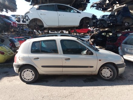 Vehiculo en el desguace: RENAULT CLIO II (BB_, CB_) 1.9 D (B/CB0E, BB0J)