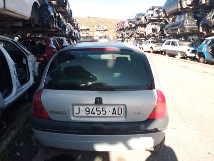 Vehiculo en el desguace: RENAULT CLIO II (BB_, CB_) 1.9 D (B/CB0E, BB0J)