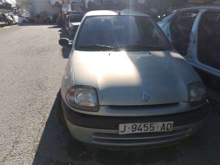 Vehiculo en el desguace: RENAULT CLIO II (BB_, CB_) 1.9 D (B/CB0E, BB0J)