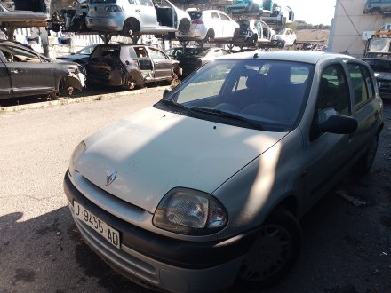 Vehiculo en el desguace: RENAULT CLIO II (BB_, CB_) 1.9 D (B/CB0E, BB0J)