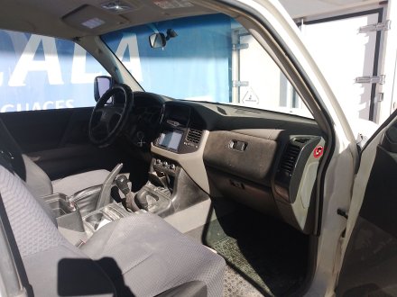 Vehiculo en el desguace: MITSUBISHI MONTERO III (V7_W, V6_W) 2.5 TDi (V64W, V74W)