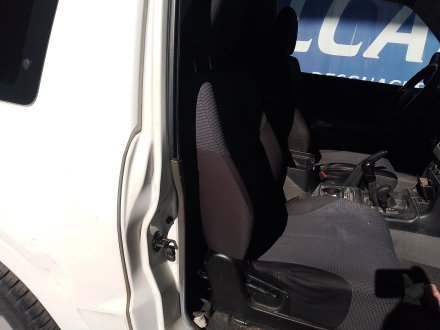 Vehiculo en el desguace: MITSUBISHI MONTERO III (V7_W, V6_W) 2.5 TDi (V64W, V74W)