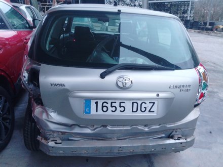 Vehiculo en el desguace: TOYOTA COROLLA (_E12_) 2.0 D-4D (CDE120R_, CDE120L_)