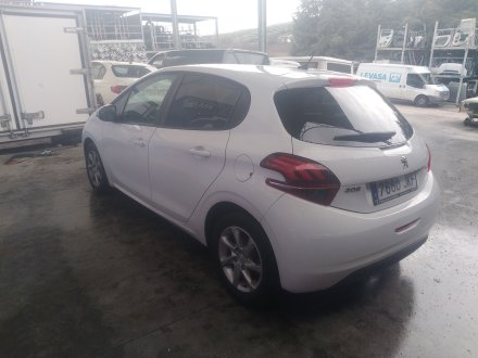 Vehiculo en el desguace: PEUGEOT 208 I (CA_, CC_) 1.2 THP 110