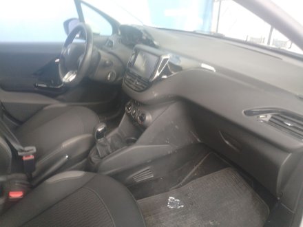 Vehiculo en el desguace: PEUGEOT 208 I (CA_, CC_) 1.2 THP 110